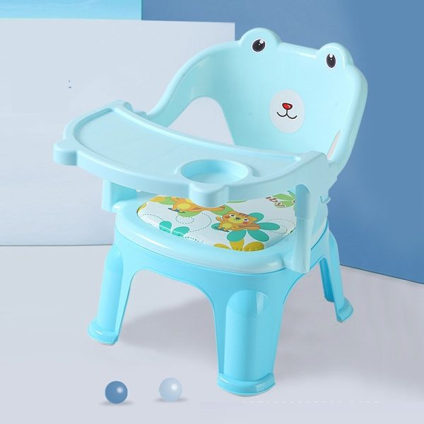 Removable tray and soft cushion seat of baby feeding chair